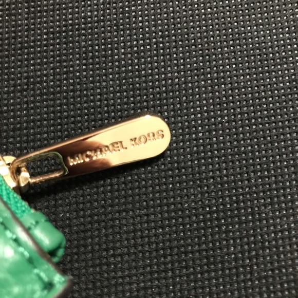 Small Micheal Kors coin purse. - Picture 3 of 6